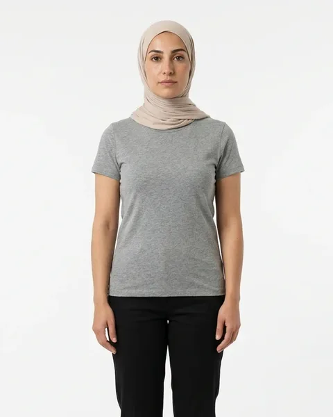 AI fashion model Layla: 32, average, Middle Eastern